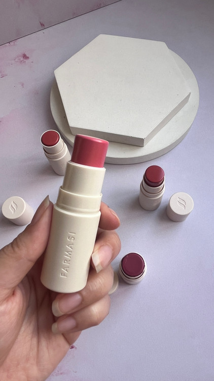 رژگونه هلویی