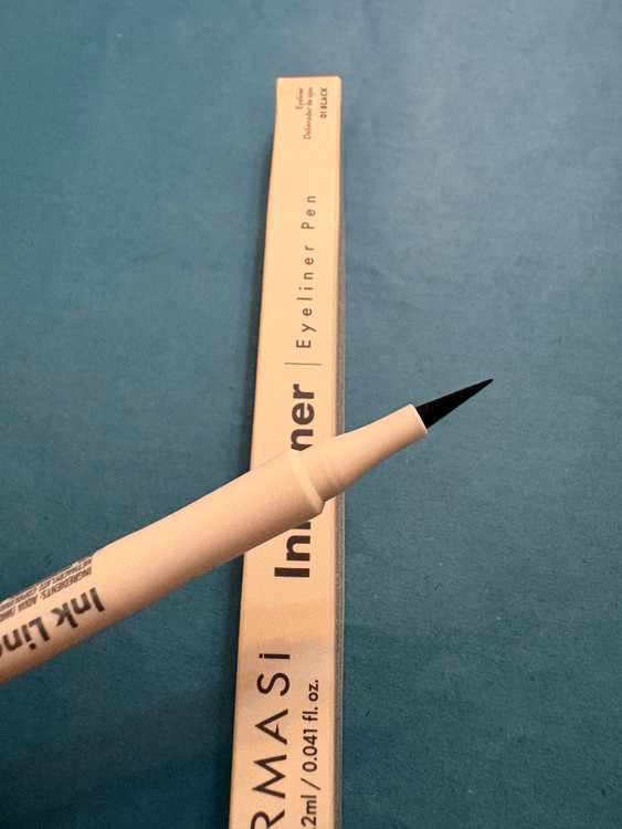 خط چشم ماژیکی فارماسی