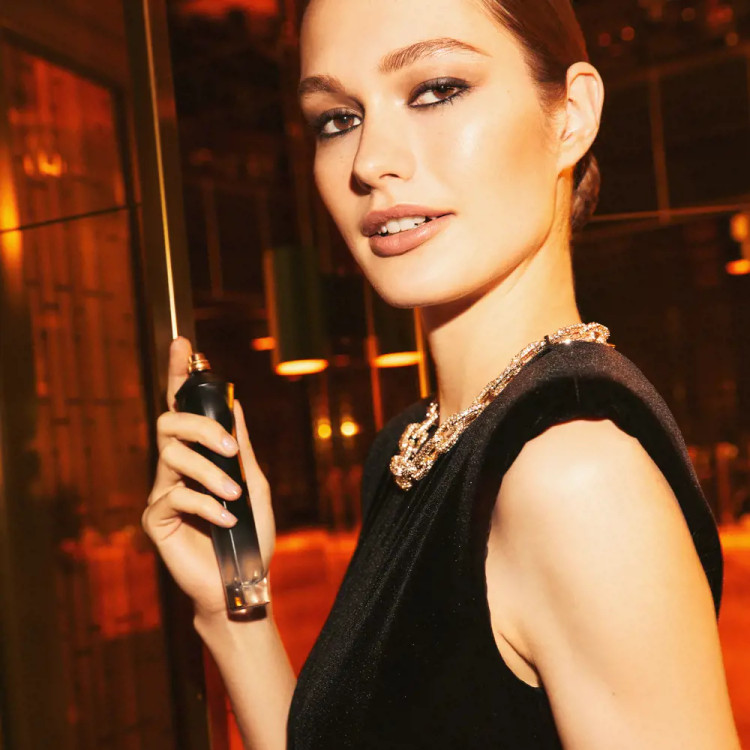 ادوپرفیوم زنانه دیواین دارک ولوت اوریفلیم